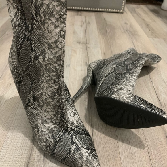 Snake Skin bootie - Picture 3 of 5